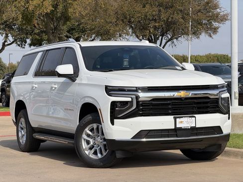 New 2026 Chevrolet Suburban LS RWD image 2