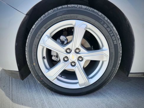 Used 2017 Chevrolet Volt LT FWD image 40