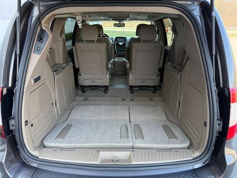 Used 2015 Chrysler Town & Country Limited Platinum w/ Trailer Tow Group image 28