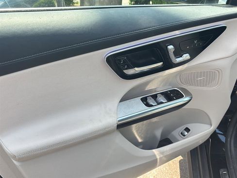 Used 2024 Mercedes-Benz GLC 300 4MATIC image 9