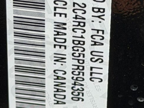 Used 2023 Chrysler Pacifica Touring-L image 35