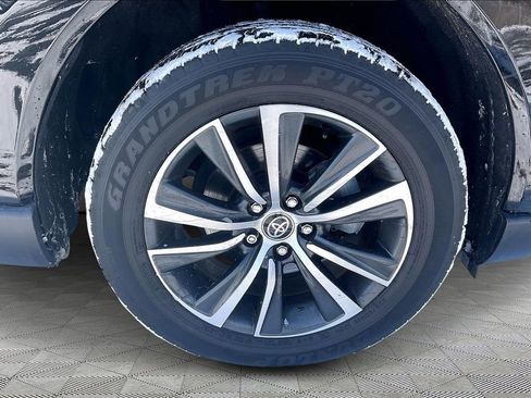 Used 2022 Toyota Venza LE image 33