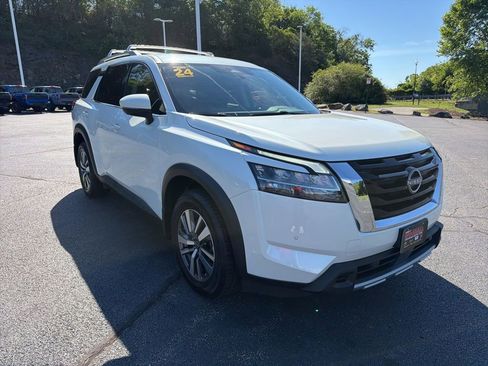 Used 2024 Nissan Pathfinder SL AWD/4WD image 7