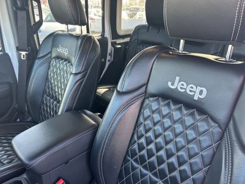 Used 2022 Jeep Wrangler Unlimited Sahara image 32