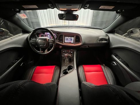 Used 2019 Dodge Challenger SXT image 16