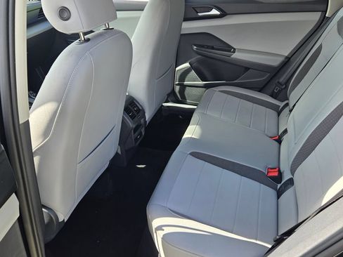 Certified 2022 Volkswagen Taos SE w/ IQ.Drive SE Package FWD image 12