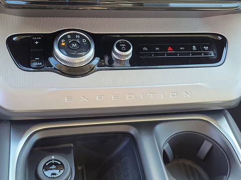 New 2025 Ford Expedition Active RWD image 31