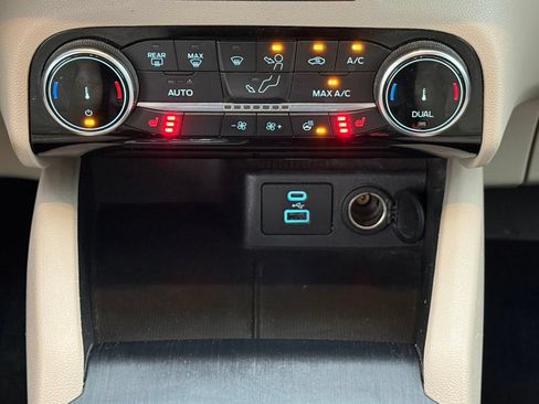 Used 2022 Ford Escape Titanium FWD image 22