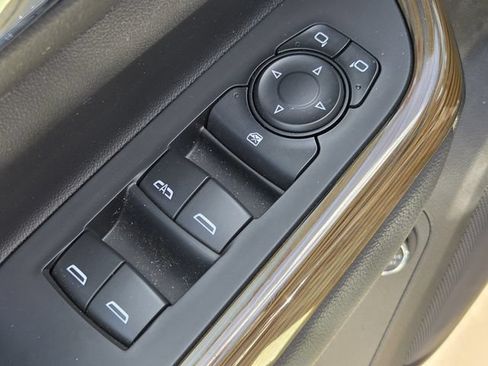 Used 2021 GMC Acadia SLE w/ Driver Convenience Package FWD image 25