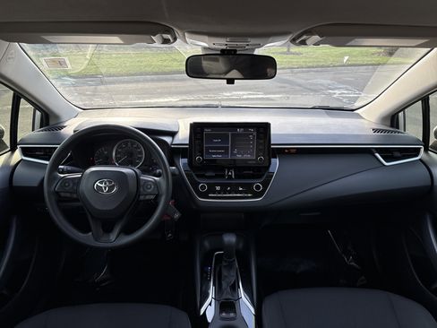 Used 2022 Toyota Corolla LE image 18