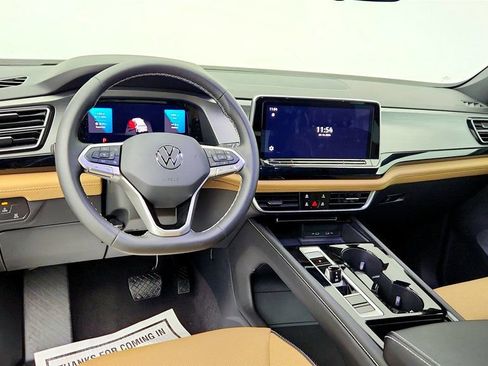 Used 2024 Volkswagen Atlas Cross Sport SE w/ Panoramic Sunroof Package image 13