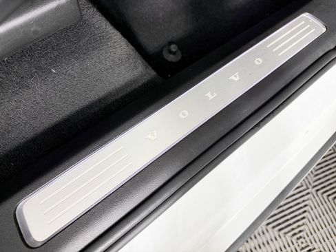 Used 2016 Volvo XC90 T6 Momentum w/ Momentum Plus Package image 49