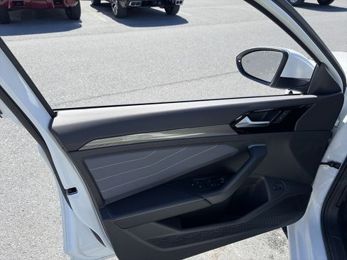 Used 2025 Volkswagen Jetta SEL image 13