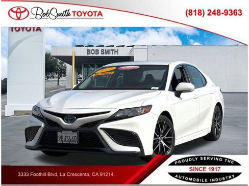 Certified 2022 Toyota Camry SE image 1