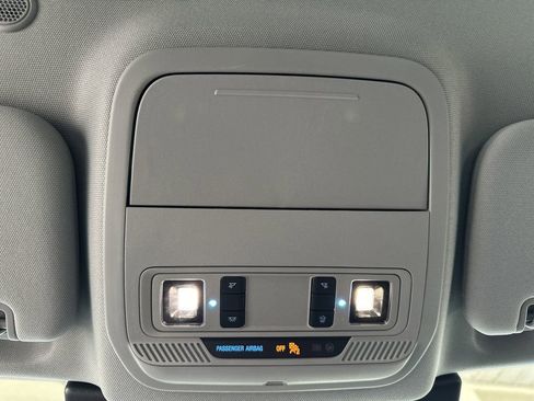 Used 2024 Ford Explorer XLT image 25