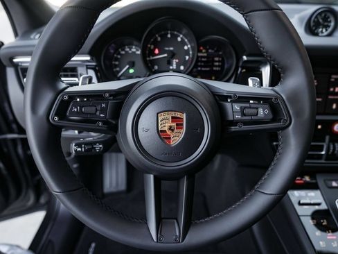 Certified 2026 Porsche Macan AWD/4WD image 17