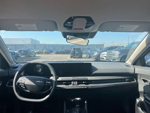 Used 2025 Kia K4 FWD image 33