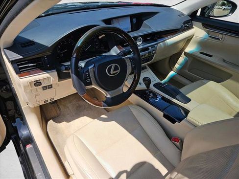 Used 2014 Lexus ES 350 w/ Luxury Package FWD image 9