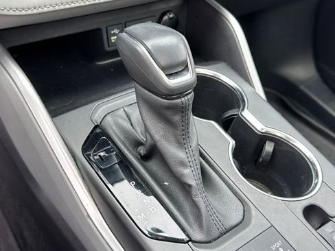 Used 2022 Toyota Highlander XLE image 16