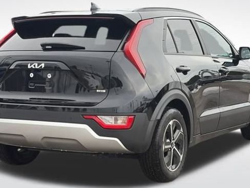 Certified 2023 Kia Niro EX image 30