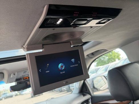Used 2018 Cadillac Escalade ESV Premium Luxury AWD/4WD image 18