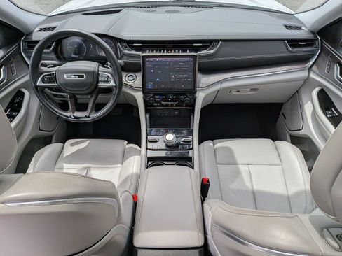 Used 2023 Jeep Grand Cherokee L Overland w/ Advanced Protech Group III AWD/4WD image 27