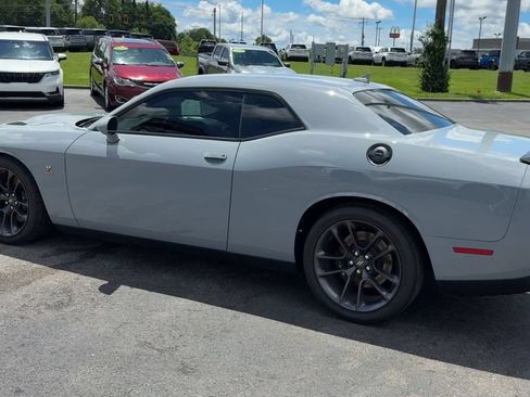 Used 2022 Dodge Challenger R/T Scat Pack RWD image 4