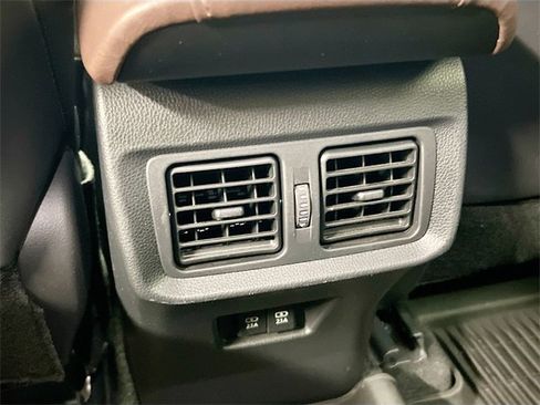 Used 2021 Toyota Venza XLE image 27