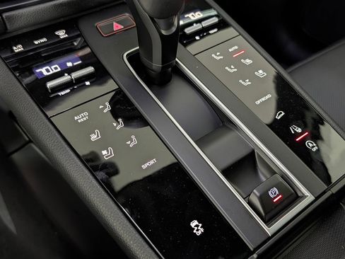 New 2026 Porsche Macan AWD/4WD image 34