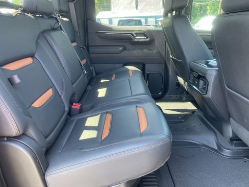 Certified 2023 GMC Sierra 1500 AT4 w/ AT4 Preferred Package AWD/4WD image 16