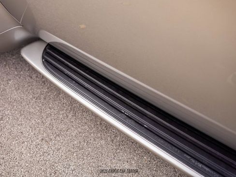 Used 2005 Chevrolet SSR w/ Preferred Equipment Group image 86