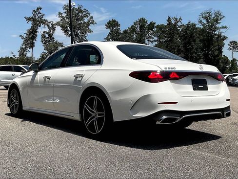 Used 2025 Mercedes-Benz E 350 4MATIC Sedan image 3