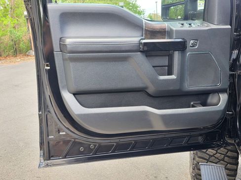 Used 2022 Ford F250 Lariat w/ Black Appearance Package image 27