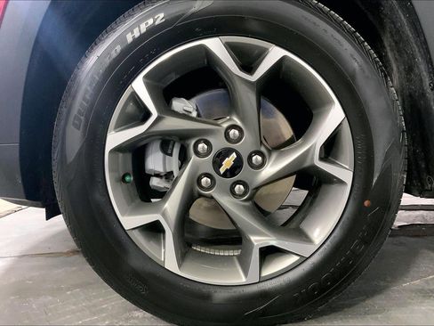 Used 2025 Chevrolet Trax LT w/ LT Convenience Package image 9