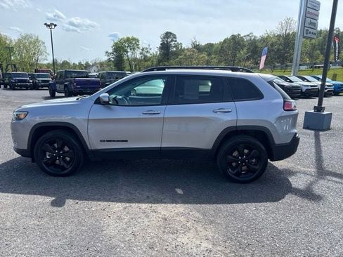 Used 2021 Jeep Cherokee Latitude Plus AWD/4WD image 2