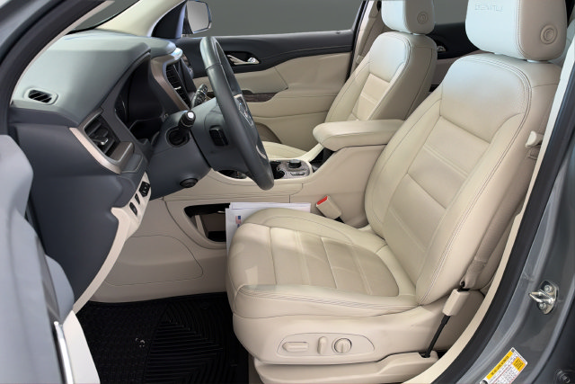 Used 2023 GMC Acadia Denali w/ Denali Technology Package AWD/4WD image 9