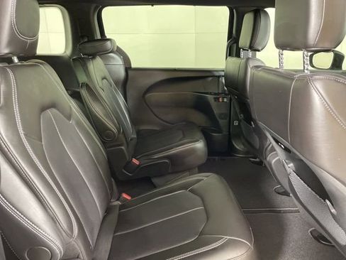 New 2025 Chrysler Pacifica Select image 16