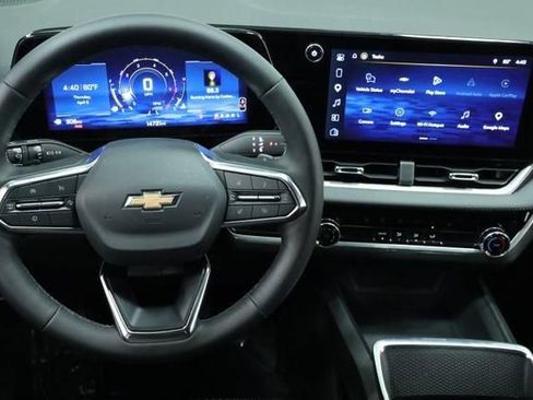 Used 2026 Chevrolet Equinox LT FWD image 12