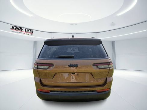 New 2026 Jeep Grand Cherokee L Limited w/ Limited Altitude Package RWD image 4