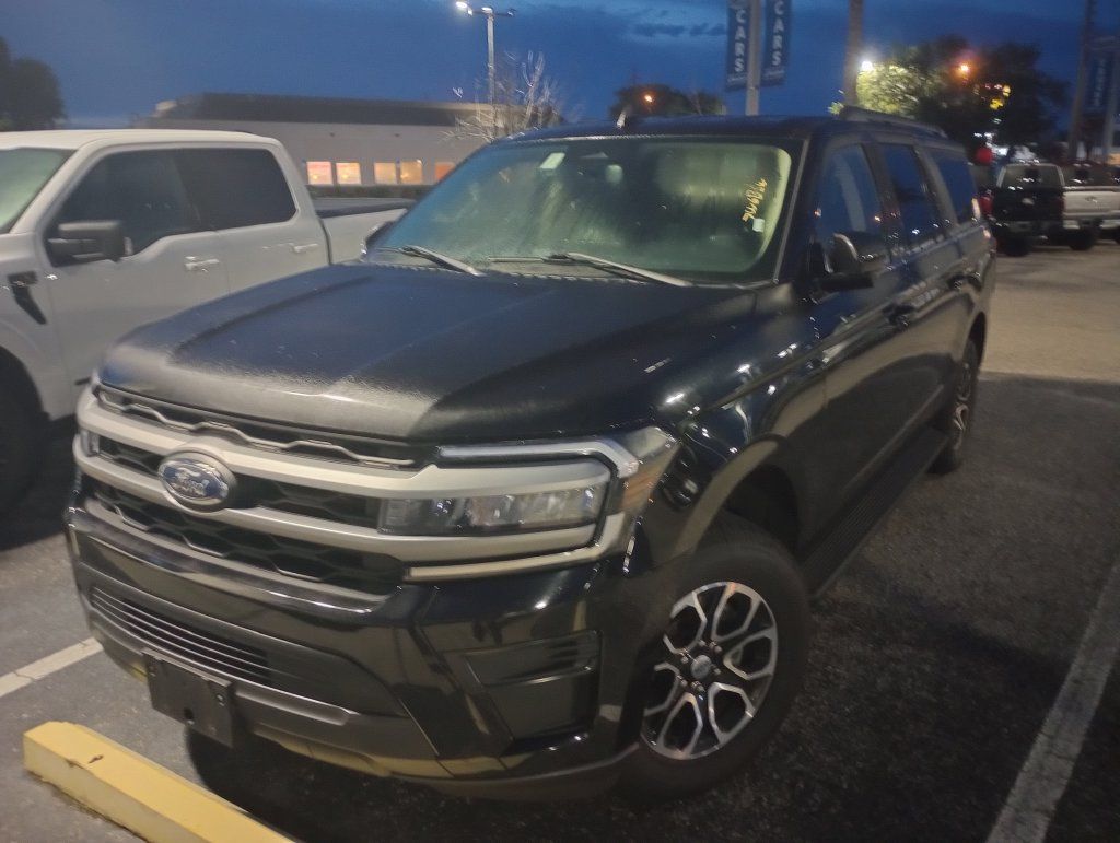 Used 2024 Ford Expedition Max XLT AWD/4WD image 2