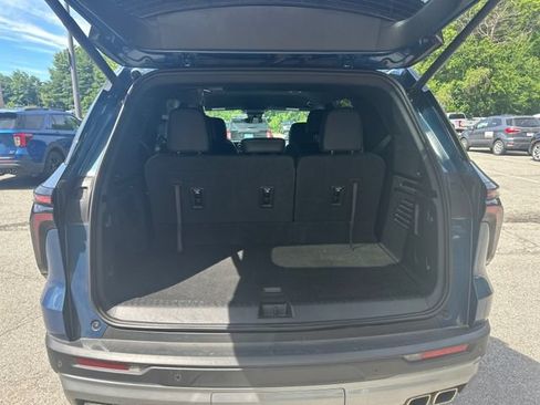 Used 2025 Chevrolet Traverse LT AWD/4WD image 11