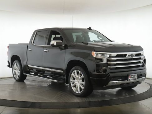 Used 2024 Chevrolet Silverado 1500 High Country w/ High Country Premium Package image 2