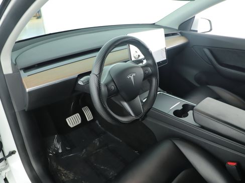 Used 2021 Tesla Model Y Performance image 7