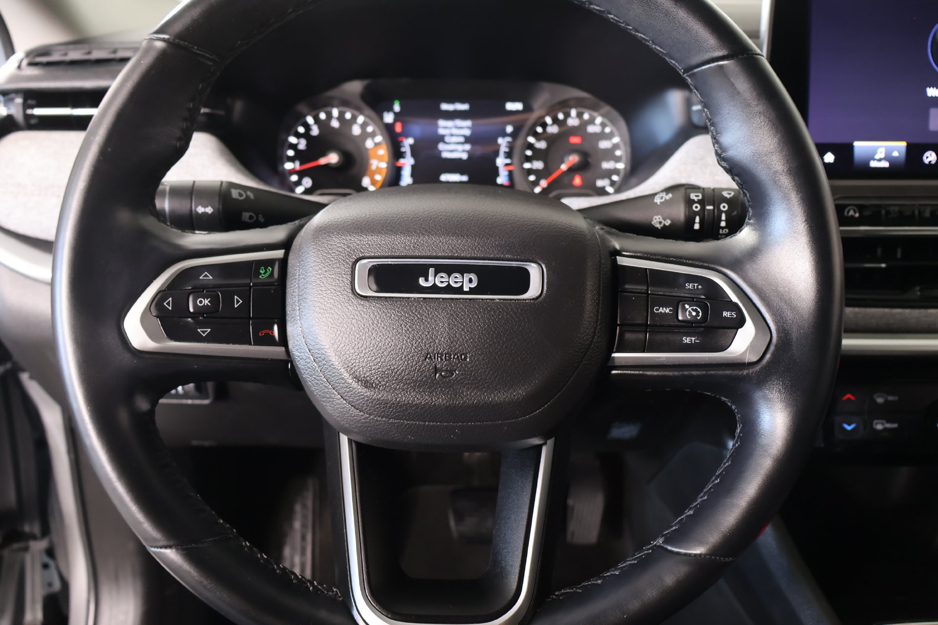 Used 2022 Jeep Compass Latitude AWD/4WD image 3