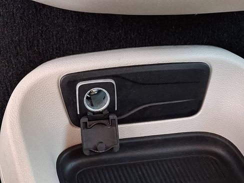 Used 2023 Chrysler Pacifica Touring-L FWD image 27