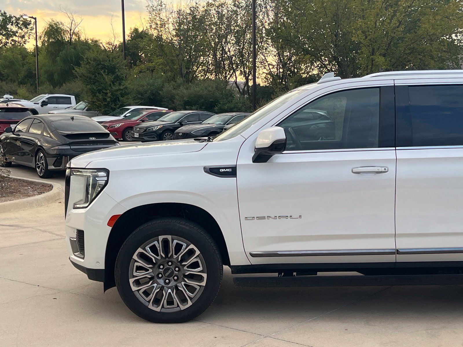 Used 2023 GMC Yukon XL Denali Ultimate AWD/4WD image 7