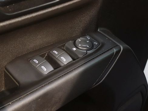 Used 2020 Chevrolet Silverado 1500 Custom w/ Custom Value Package AWD/4WD image 9