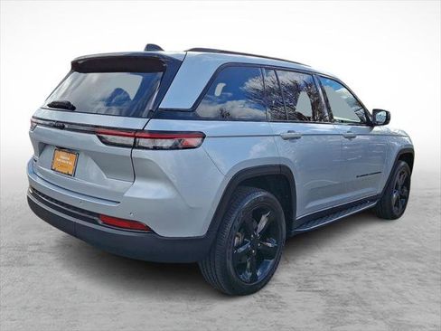 Certified 2022 Jeep Grand Cherokee Altitude image 5