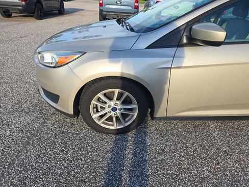 Used 2018 Ford Focus SE FWD image 7