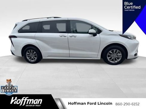 Used 2025 Toyota Sienna XLE image 2